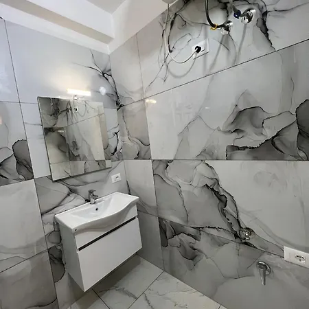 Daire Pine Golem (Tirana)